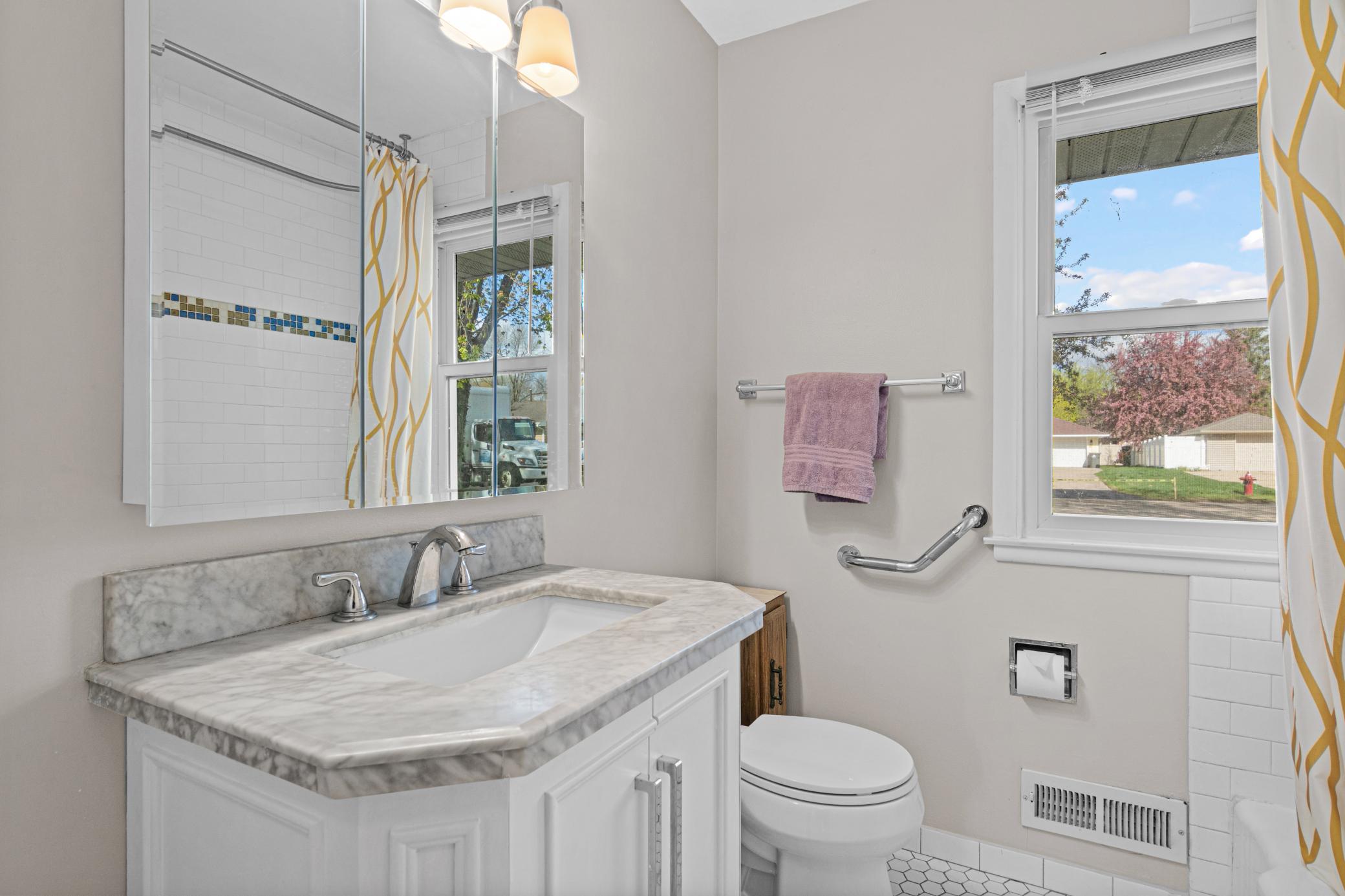Main floor full bath