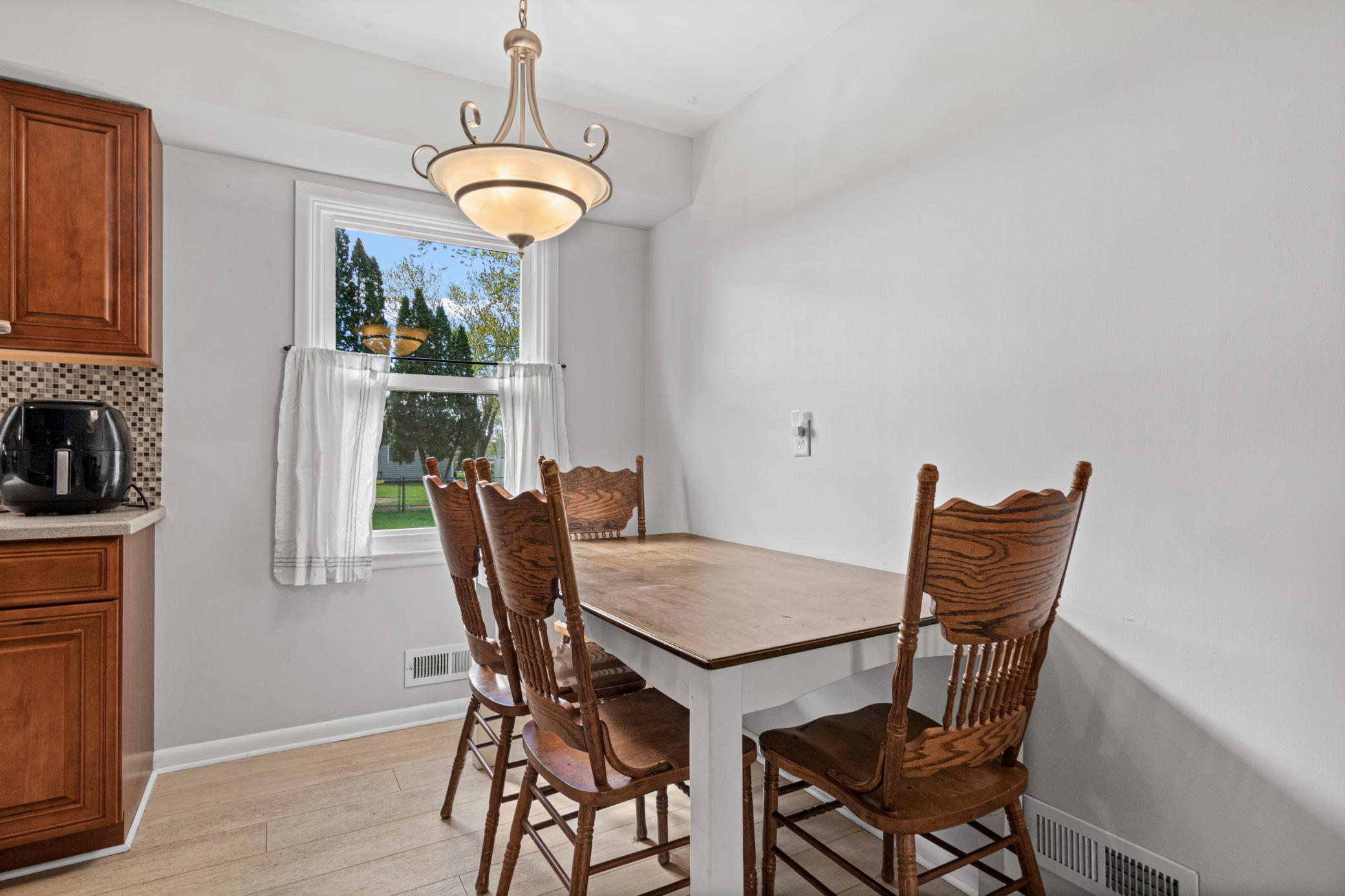 Eat-in kitchen