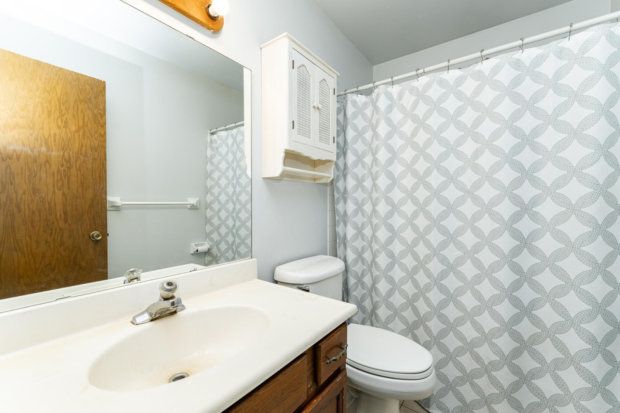 Upper Level Full Bath