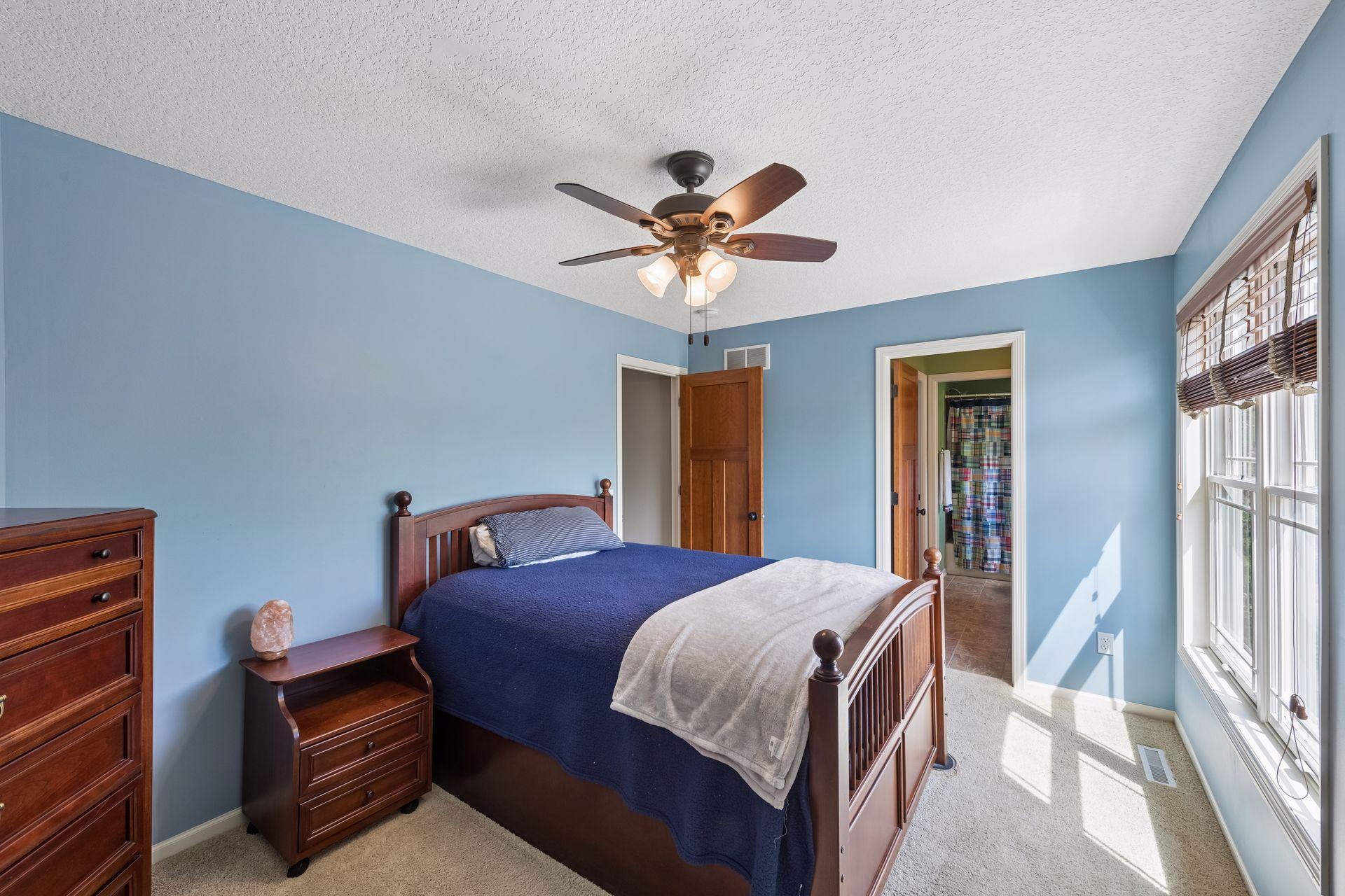 2nd bedroom