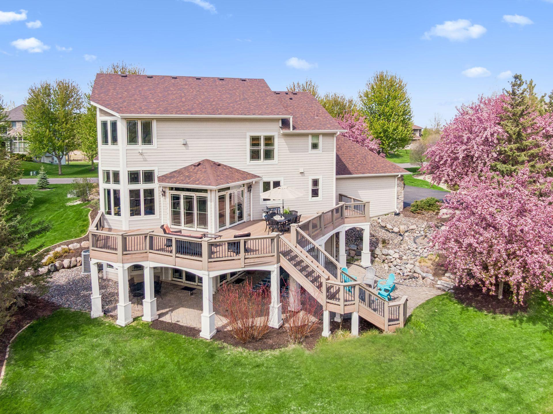 Impressive deck & patio perfect for entertaining