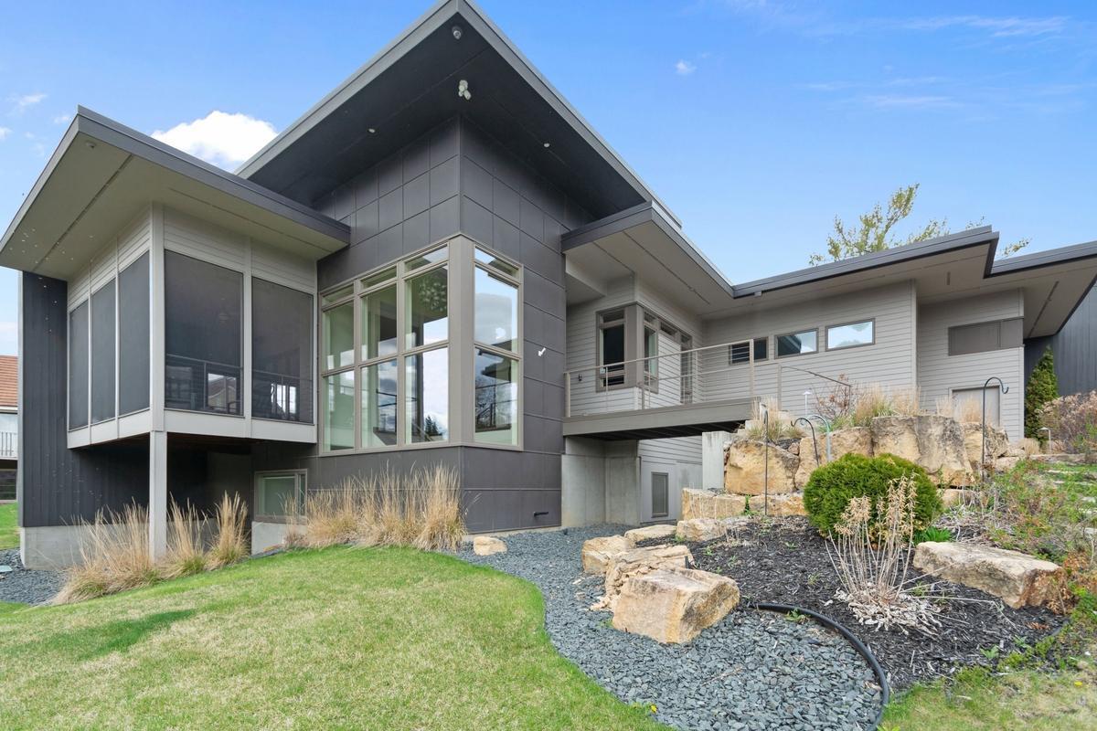 Immaculate outside detailing