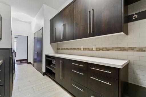 702 Valley Way, Hopkins, MN 55305