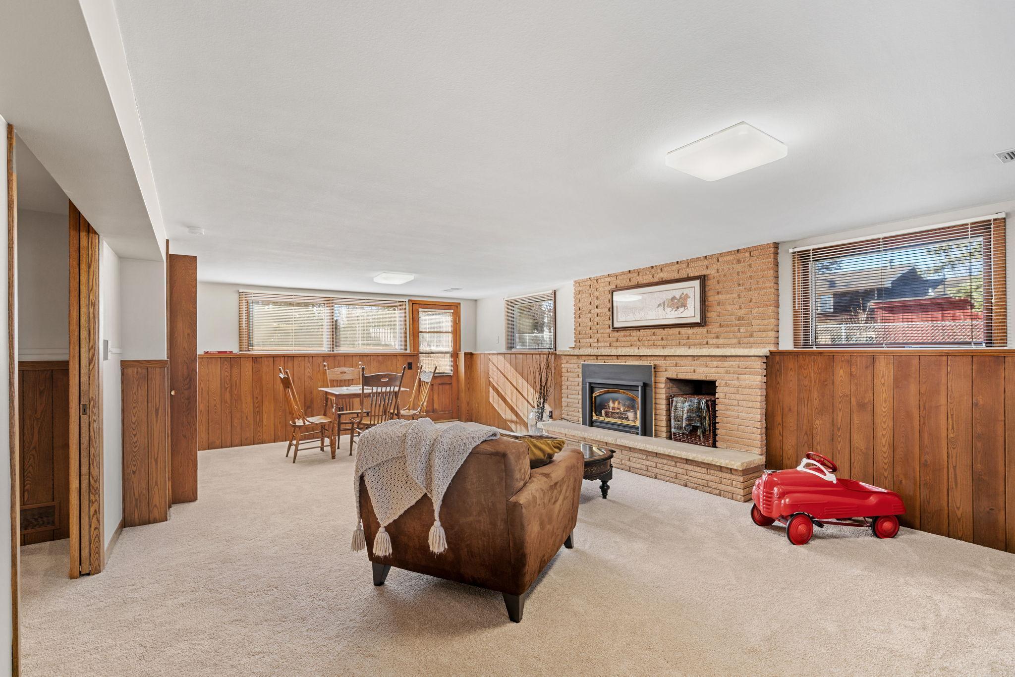 Spacious family room/flex room