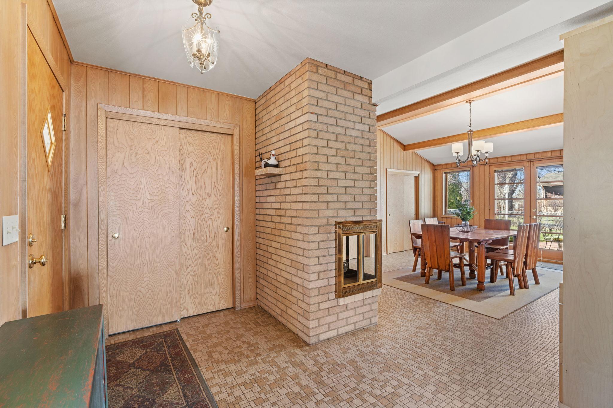 Plenty of space to greet guests and family