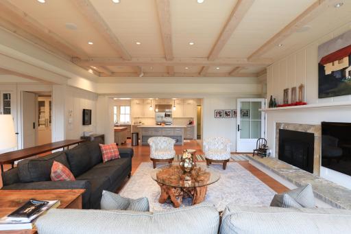 9350 Forest Rd_livingroom5.jpg