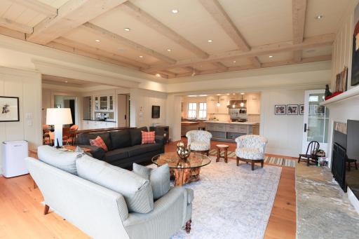 9350 Forest Rd_livingroom4.jpg