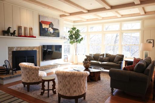 9350 Forest Rd_livingroom7.jpg