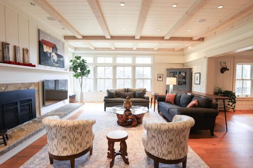 9350 Forest Rd_livingroom.jpg