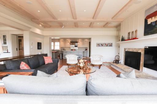 9350 Forest Rd_livingroom6.jpg