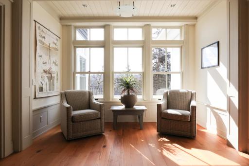 9350 Forest Rd_frontroom3.jpg