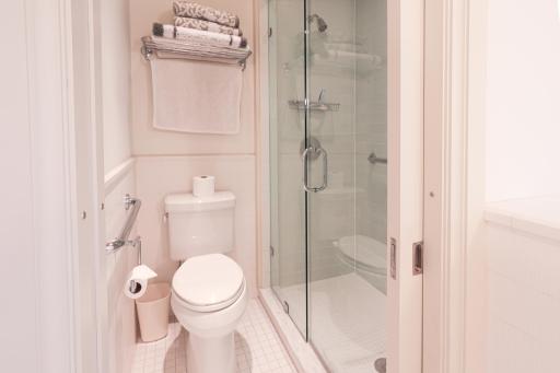 9350 Forest Rd_bath3-2 - Copy.jpg