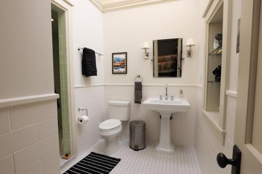 9350 Forest Rd_bathroom4 - Copy.jpg