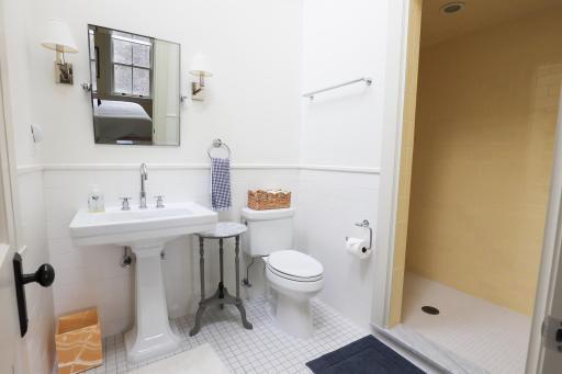 9350 Forest Rd_bathroom5 - Copy.jpg