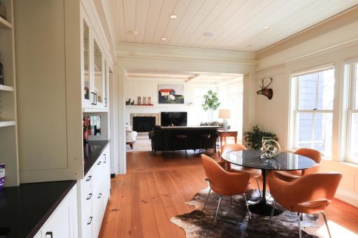 9350 Forest Rd_bararea5.jpg