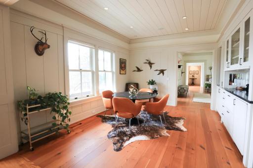 9350 Forest Rd_bararea.jpg