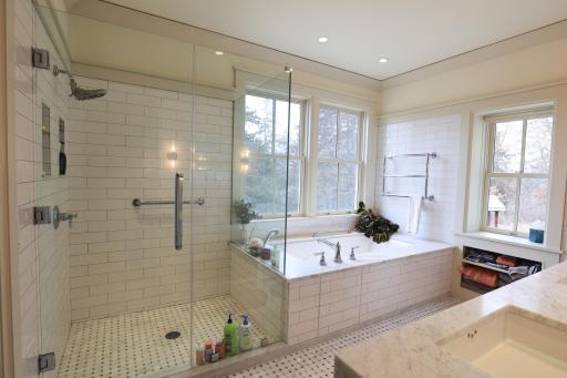 9350 Forest Rd_masterbath.jpg