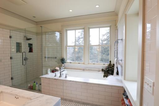9350 Forest Rd_masterbath2.jpg