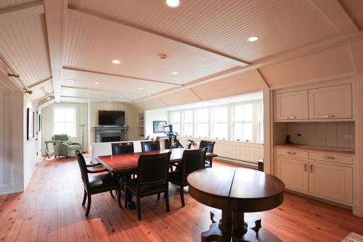 9350 Forest Rd_MILsuite.jpg