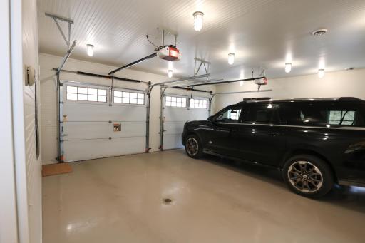 9350 Forest Rd_garage.jpg