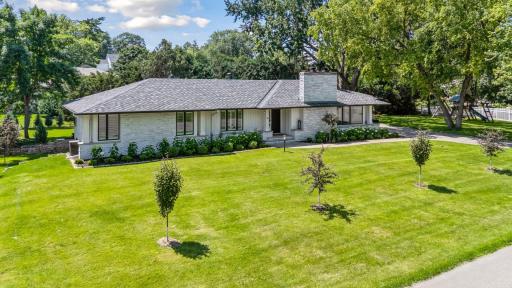 Enjoy a walkable location near Concord Elementary, South View Middle School, Edina Community Center, Arden Park, 50th & France shopping district, and all that East Edina has to offer.