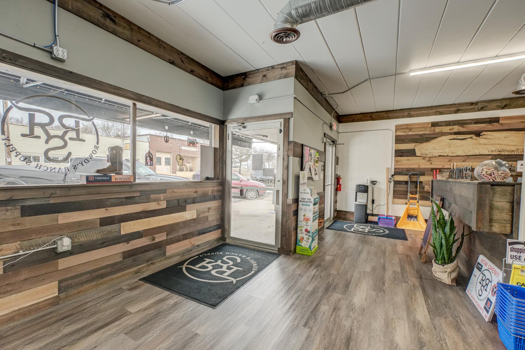 106 W Main St-