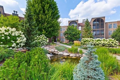 This thoughtfully appointed condo combines comfort, style, and convenience with exceptional amenitiesâoffering the perfect place to call home in Bloomington.
