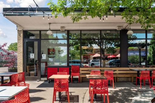 Walkable location to area cafe's and eateries