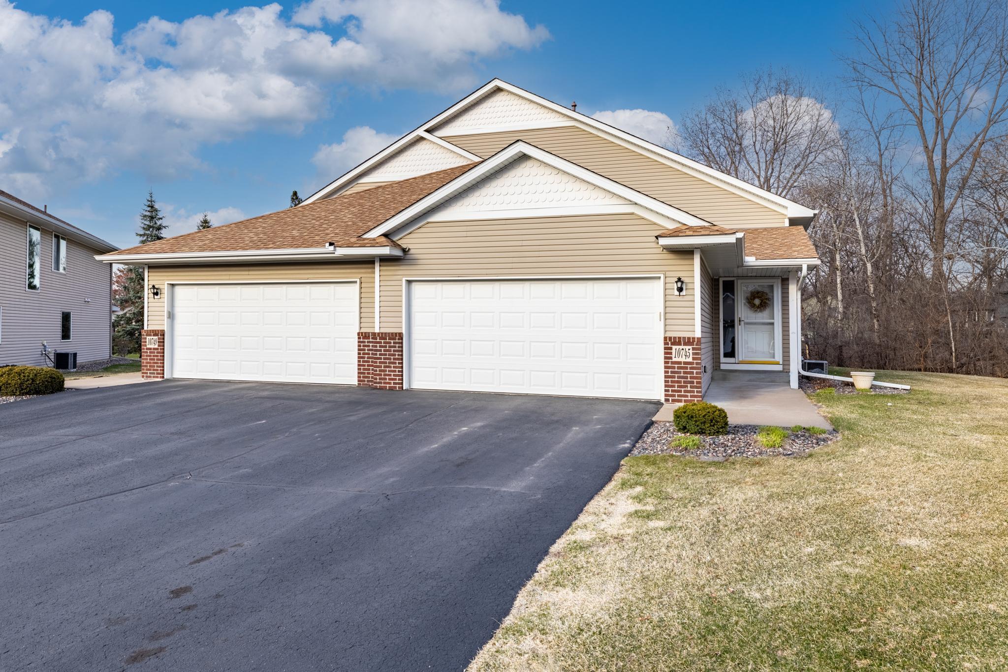 View of the front, great curb appeal