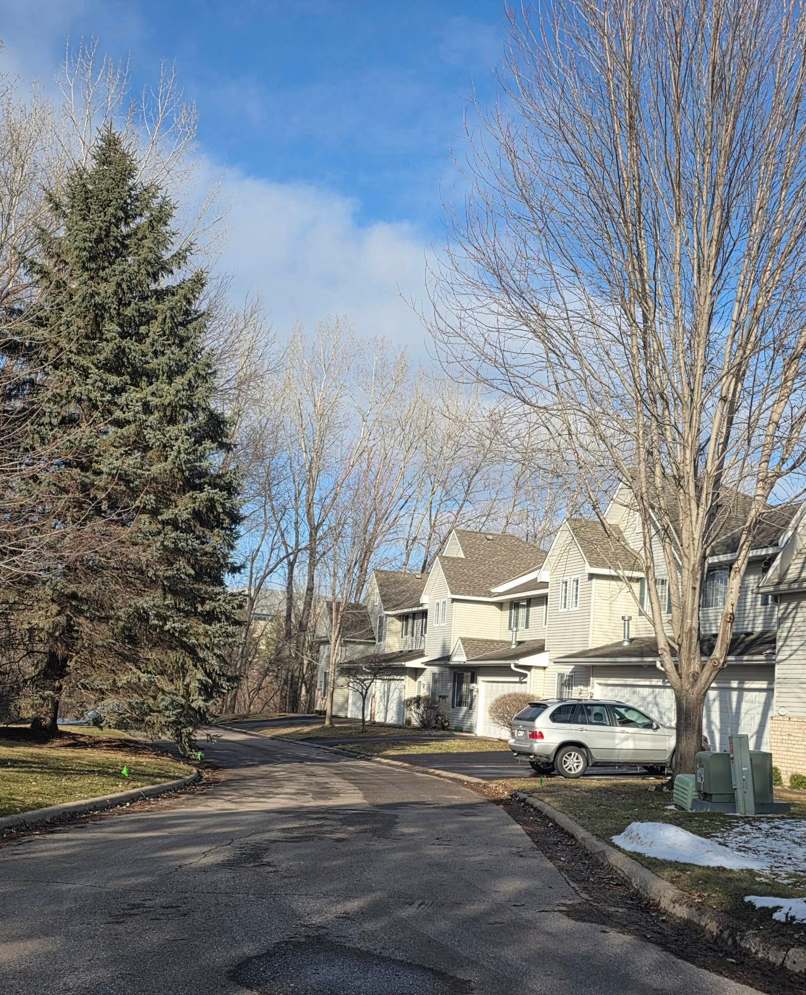 13932 Erwin on a quiet dead end street - no other units in front or back. Nature views!