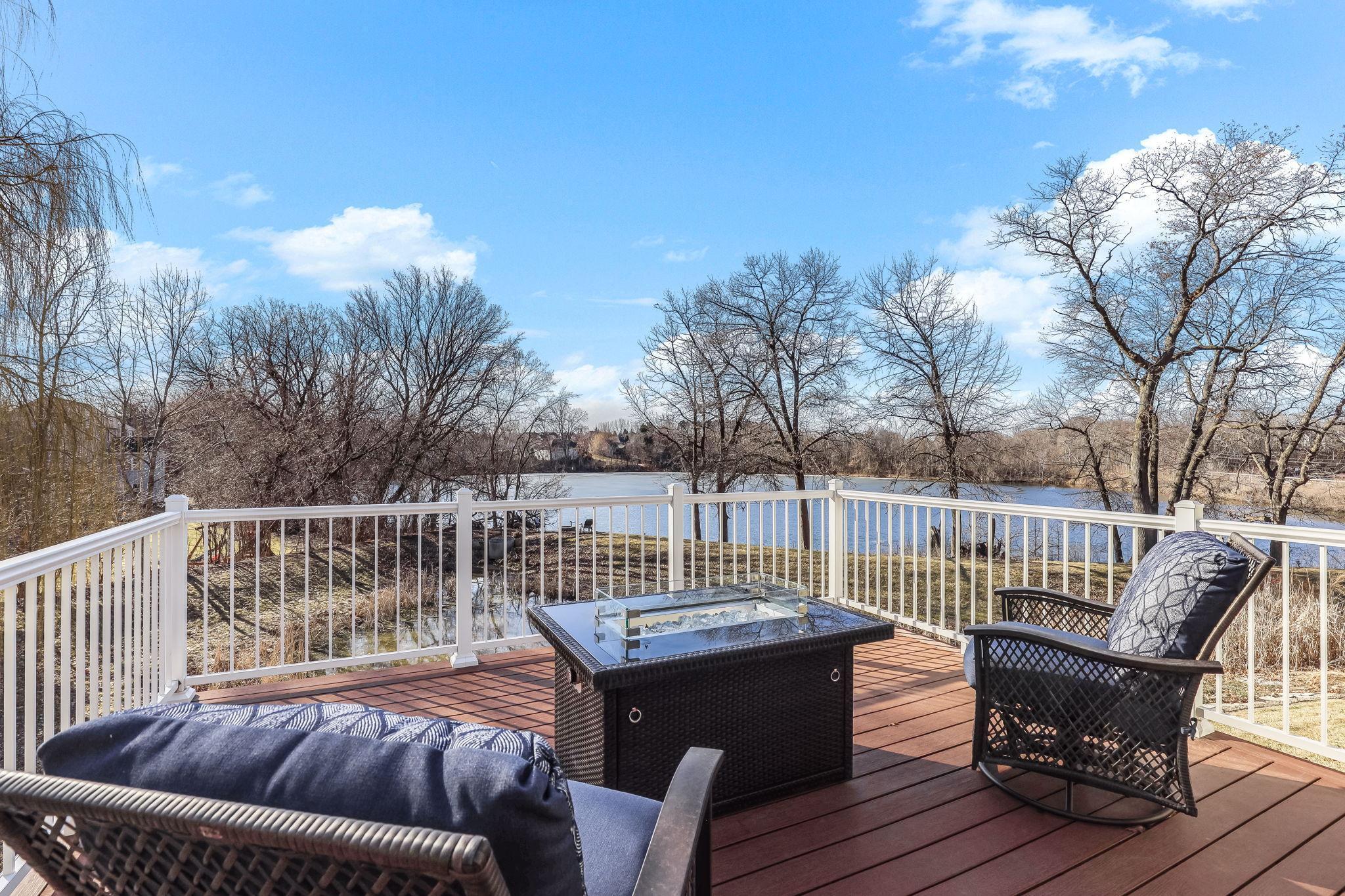 NEW maintenance-free deck with panoramic lake views