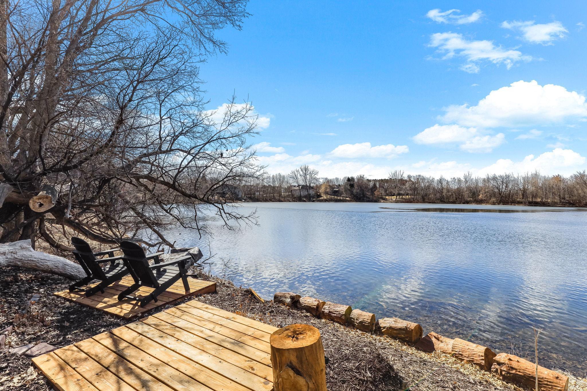 Lakeside platform—ideal for soaking in the serene views and peaceful ambiance.
