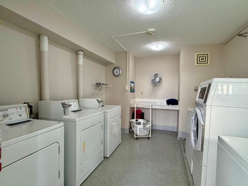 Laundry room (3rd floor)