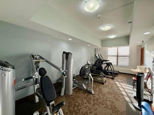 Fitness center (1st floor)