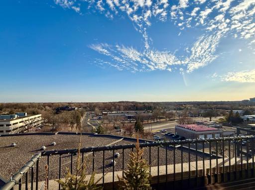 7600 Golden Valley Road, 305, Minneapolis, MN 55427