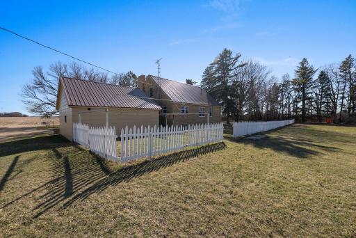 886 141st Street, Pipestone, MN 56164