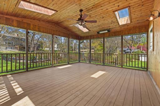 18420 29th Avenue N, Plymouth, MN 55447