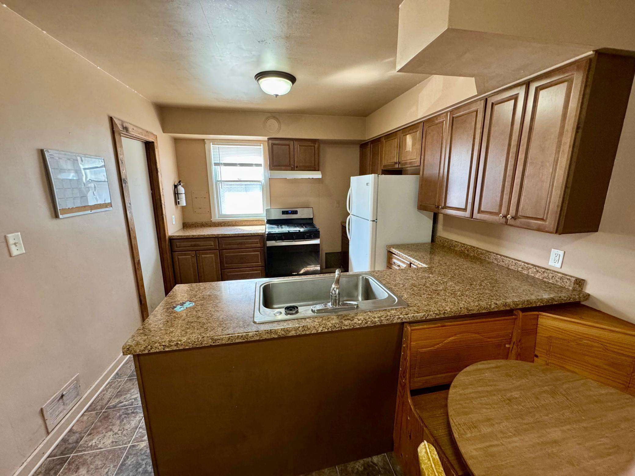 5. Kitchen-newer Ctops and JSI cabs.jpeg