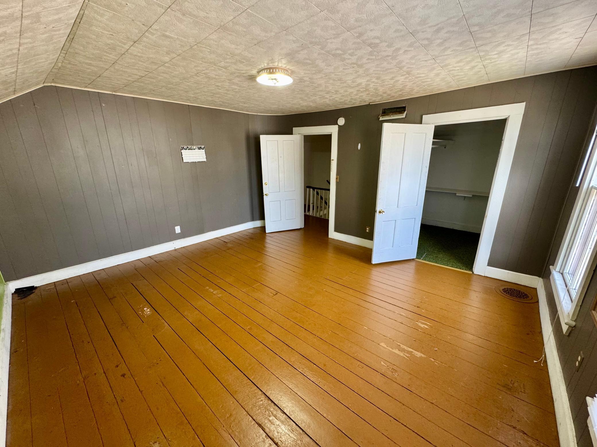 13. UL Bedroom 4 II-Walkin closet.jpeg