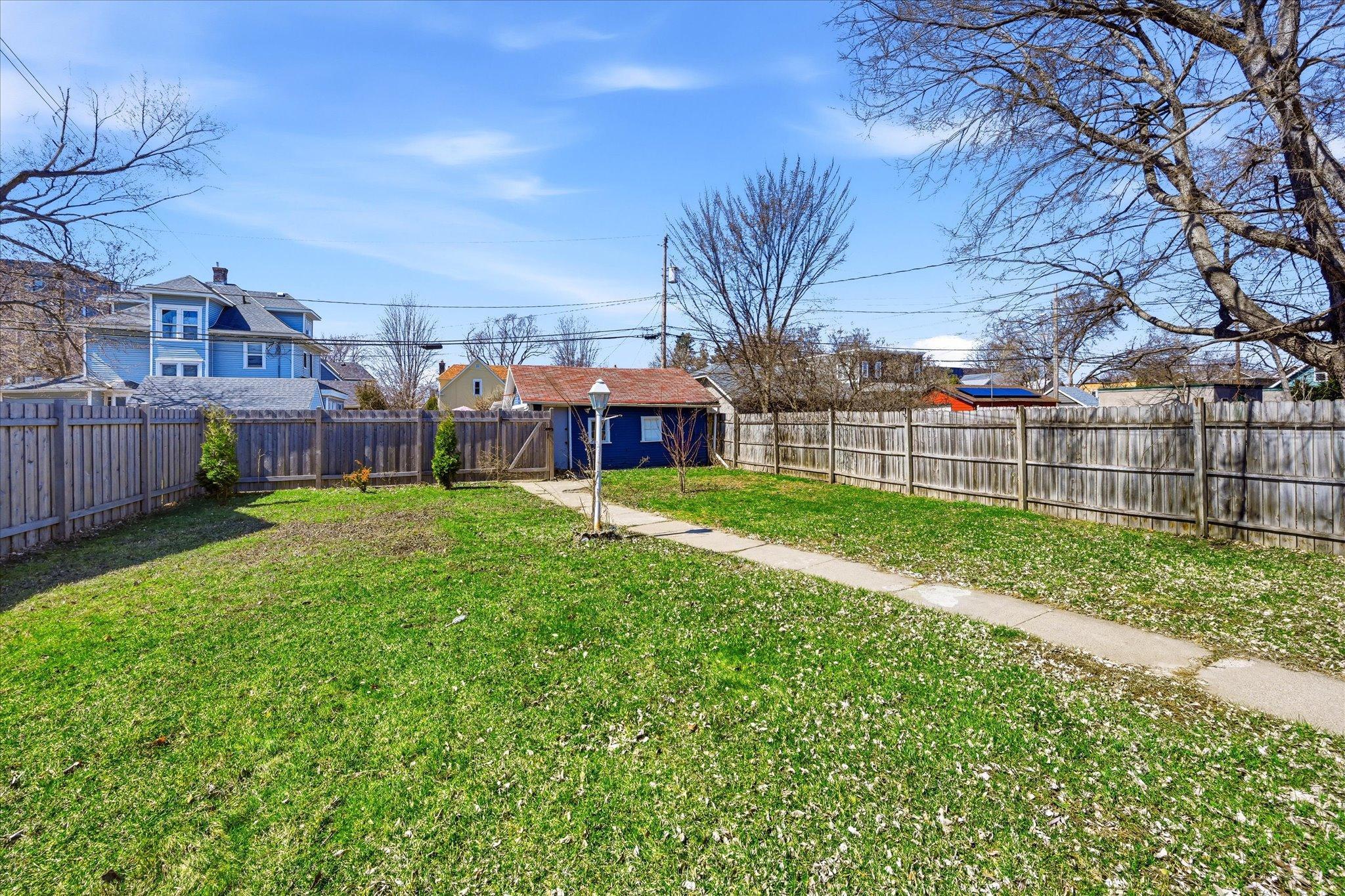 Spacious Fenced In Yard - Shared Space Between Both Units