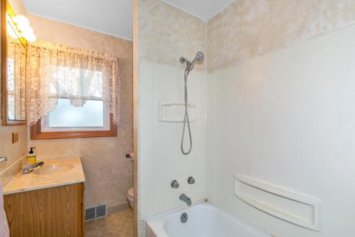 5318 Quebec Avenue N, Minneapolis, MN 55428