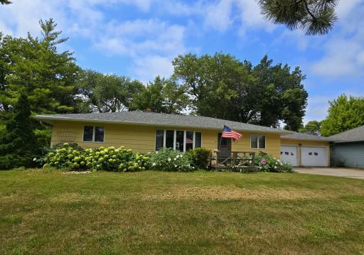 302 8th Avenue NW, Pipestone, MN 56164