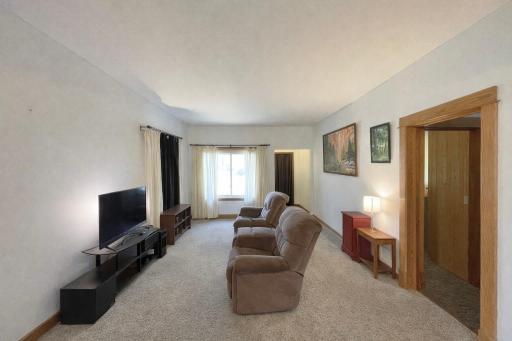 404 6th Avenue W, Lamberton, MN 56152