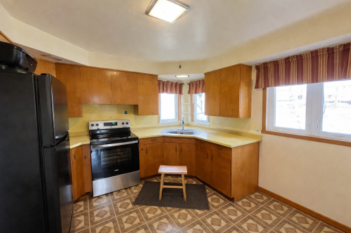 404 6th Avenue W, Lamberton, MN 56152