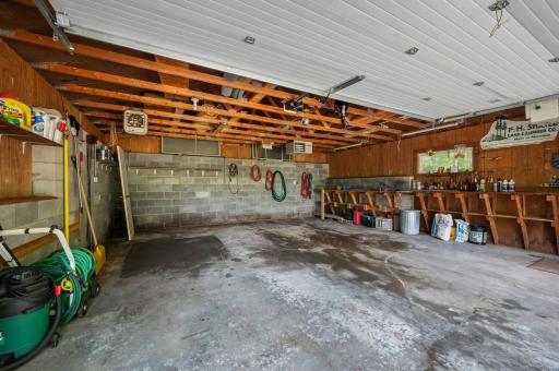 Heated 2 stall interior with plenty of room to work