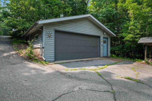 Heated 2 stall garage with workbench, 240V/50amp