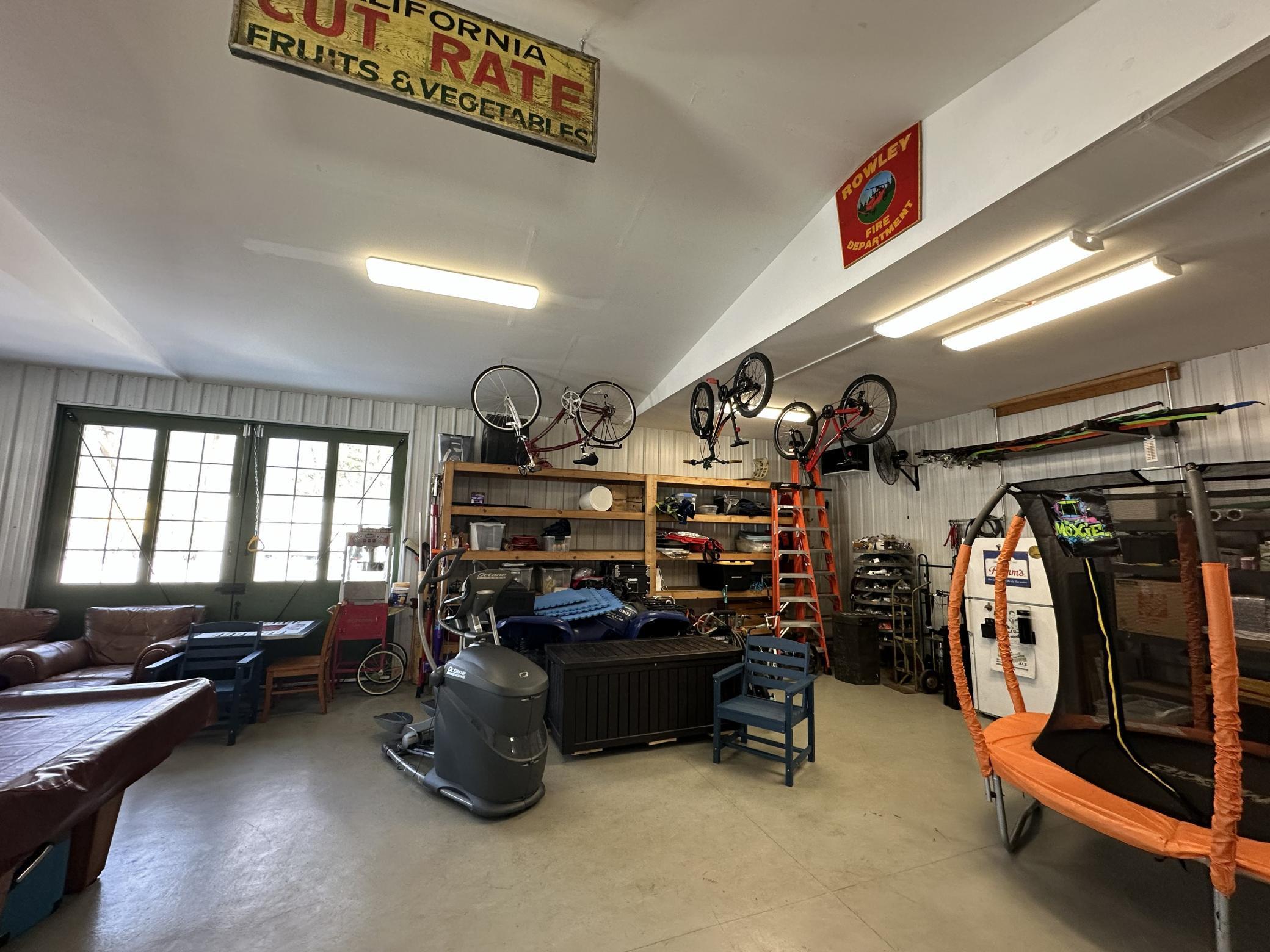 A He shed/She shed, it does not matter.... plenty of room here for all.