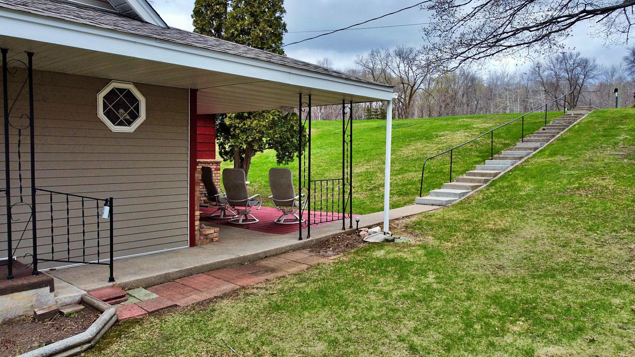 Sideview of home entrance.jpg