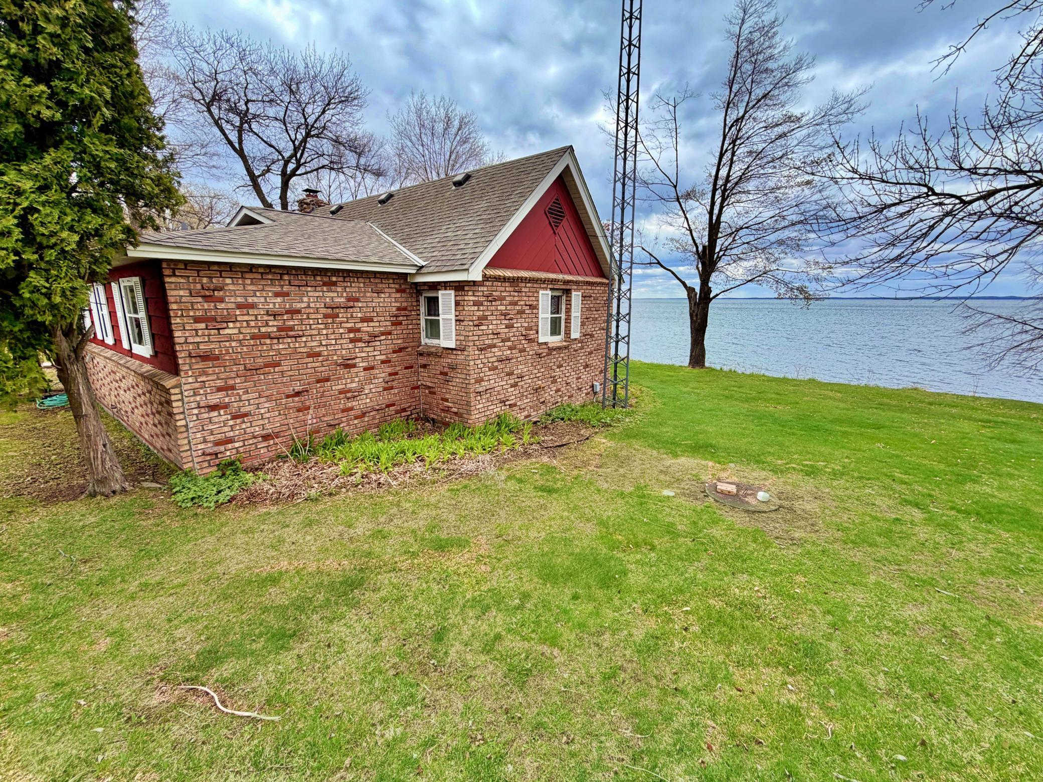 Side yard view to lake.jpg