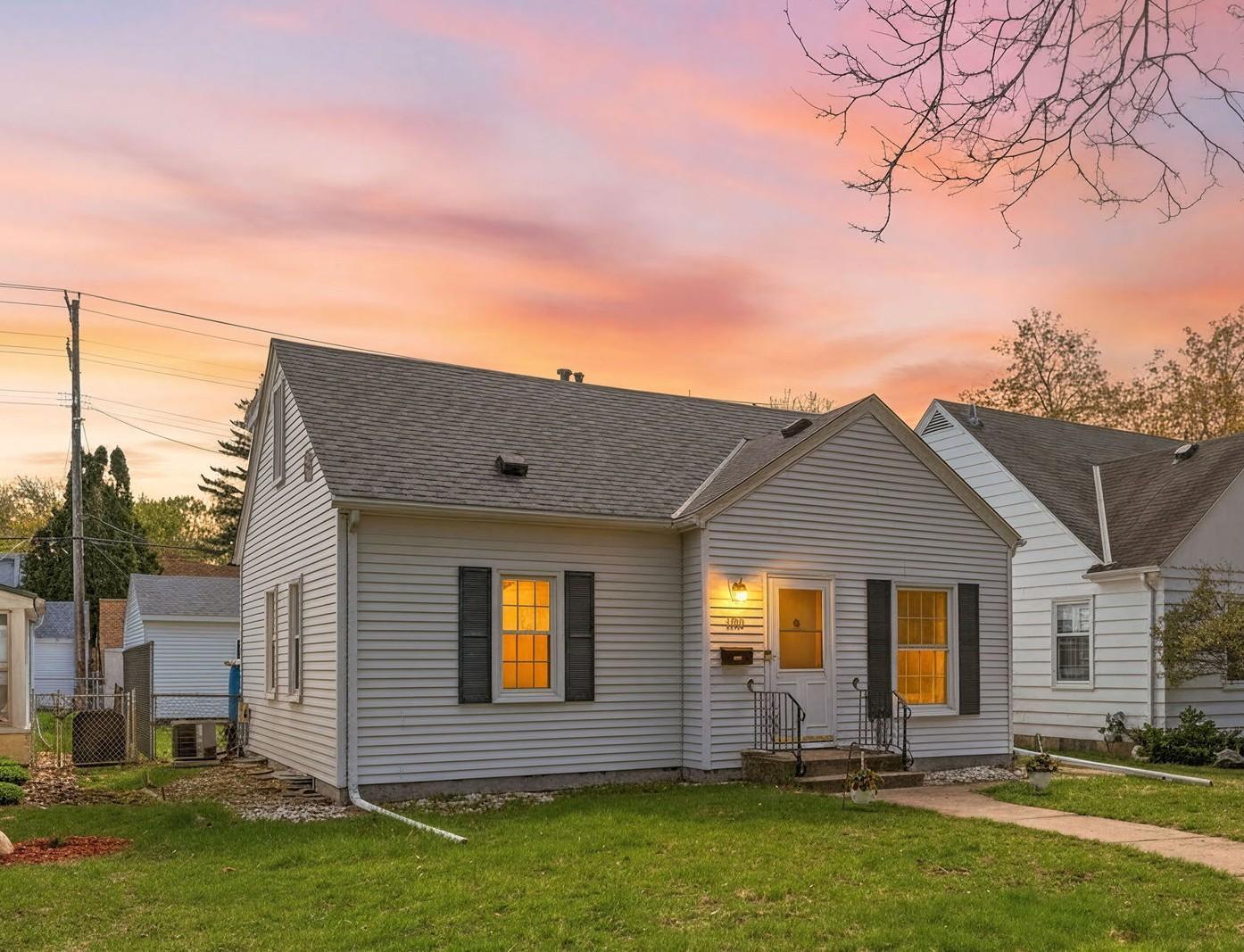 Welcome home to 3111 McKinley St. NE, in the fantastic Waite Park neighborhood of Northeast Minneapolis!